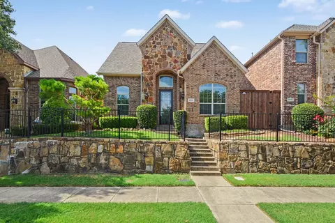 224 Carrington Ln, Lewisville, TX 75067