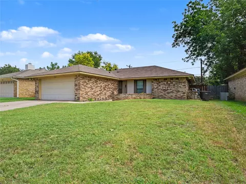 7325 S Meadow Dr E, Fort Worth, TX 76133