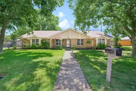 1608 Wade Dr, Bedford, TX 76022