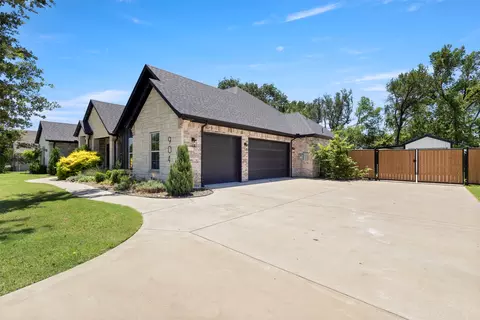 Exterior - 904 Taylor Br, Springtown, TX 76082 photo 2 of 11