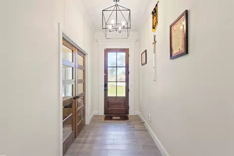 Entry Way - 904 Taylor Br, Springtown, TX 76082 photo 1 of 3