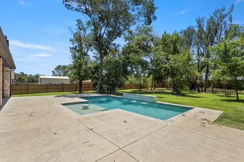Exterior - 904 Taylor Br, Springtown, TX 76082 photo 8 of 11