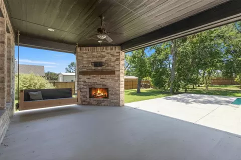 Exterior - 904 Taylor Br, Springtown, TX 76082 photo 4 of 11