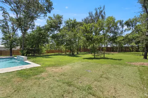 Exterior - 904 Taylor Br, Springtown, TX 76082 photo 9 of 11