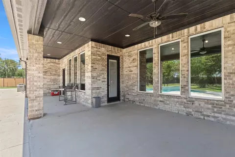 Exterior - 904 Taylor Br, Springtown, TX 76082 photo 5 of 11