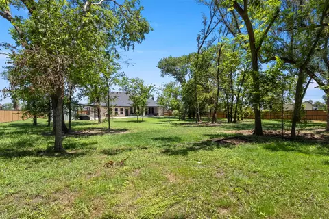 Exterior - 904 Taylor Br, Springtown, TX 76082 photo 10 of 11