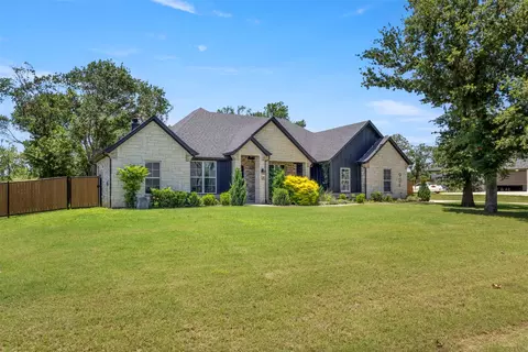 Exterior - 904 Taylor Br, Springtown, TX 76082 photo 1 of 11