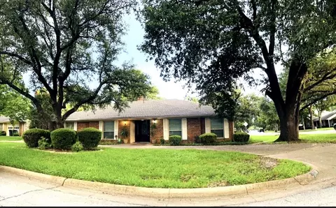 2110 Juanita Dr, Arlington, TX 76013