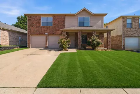 1740 White Feather Ln, Fort Worth, TX 76131