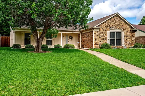 2813 Naples Dr, Garland, TX 75040