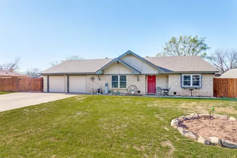 212 Casas Del Sur St, Granbury, TX 76049