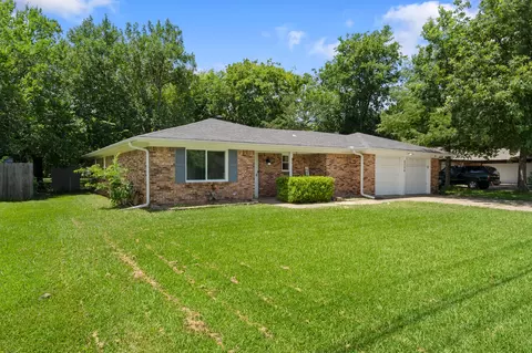 6204 Sayle St, Greenville, TX 75402