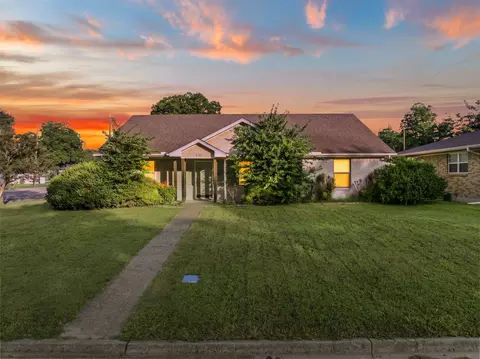 210 S Reagan St, West, TX 76691