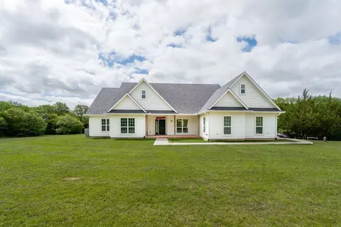 38 Jubilee Farm Rd, Bells, TX 75414