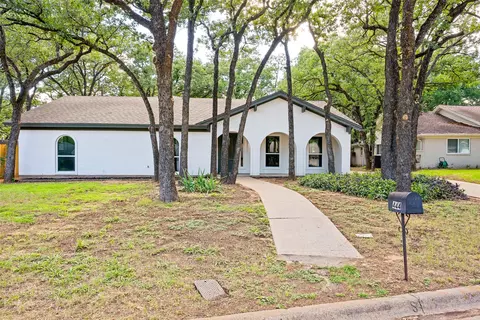 444 Billy Creek Cir, Hurst, TX 76053