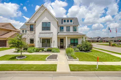 140 Mckinley Dr, Burleson, TX 76028