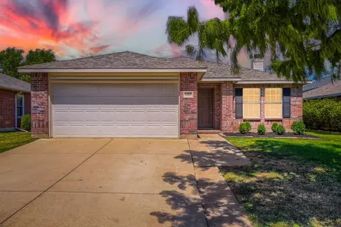 1216 Haley Ln, Burleson, TX 76028