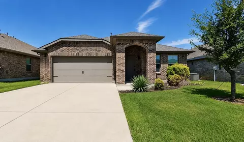 2216 Sadlers Creek Ln, Fort Worth, TX 76108