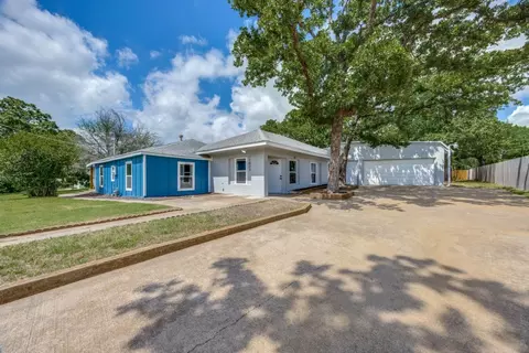 1023 Oak Dr, Denison, TX 75020