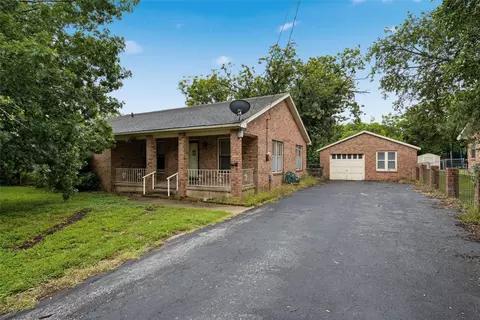 903 S Harrison St, Mcgregor, TX 76657