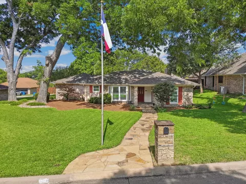 109 Crestwood Dr, Rockwall, TX 75087