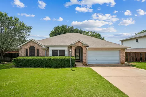 2612 Fountainview Dr, Corinth, TX 76210