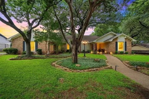 9913 Burgundy Ln, Woodway, TX 76712