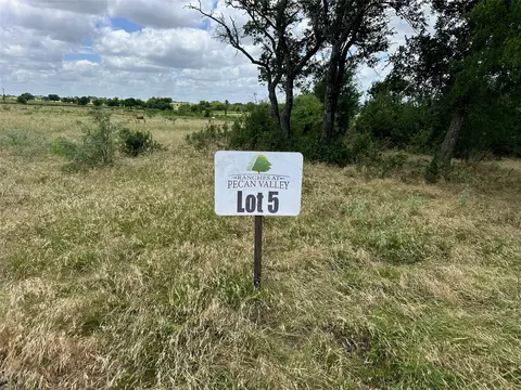 5 Pecan Valley Dr, Comanche, TX 76452