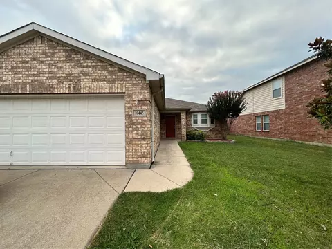 10445 Hideaway Trl, Fort Worth, TX 76131