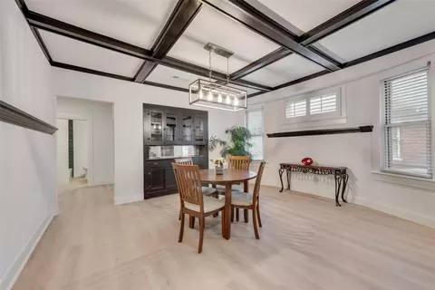 1205 W Arlington Ave, Fort Worth, TX 76110