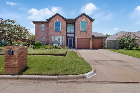 7929 Whispering Woods Ln, North Richland Hills, TX 76182