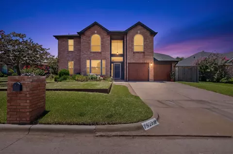 7929 Whispering Woods Ln, North Richland Hills, TX 76182