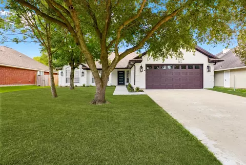 318 Landsburg Ln, College Station, TX 77845