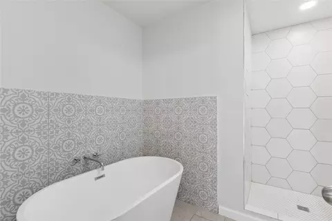 Bath - 1503 Springtree Cir, Richardson, TX 75082 photo 3 of 4