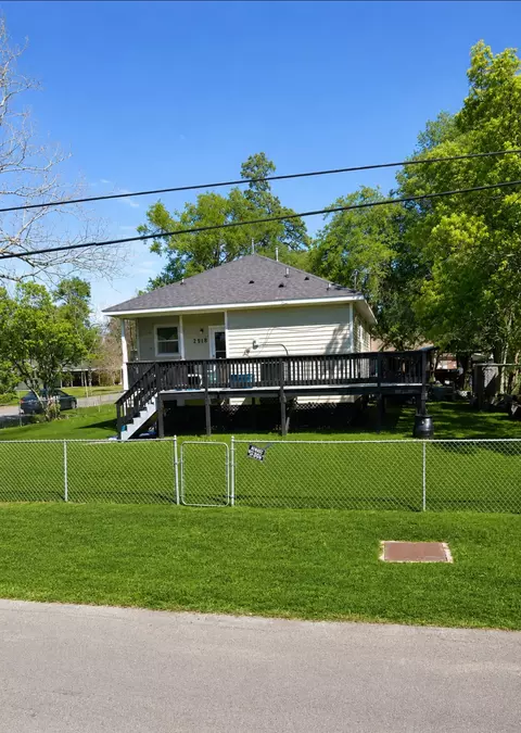 2918 South Ave, West Orange, TX 77630