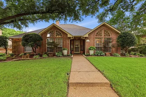 6913 Allen Place Dr, Fort Worth, TX 76116