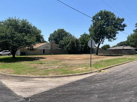 2818 Dover Dr, Sherman, TX 75092