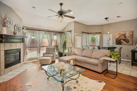 902 Granview Dr, Lewisville, TX 75067