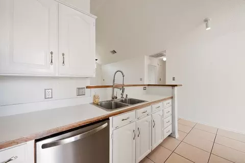 Kitchen - 2907 Clairemont Ln, Euless, TX 76039 photo 4 of 4