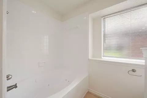 Bath - 2907 Clairemont Ln, Euless, TX 76039 photo 2 of 3