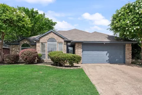 Exterior - 2907 Clairemont Ln, Euless, TX 76039 photo 4 of 5