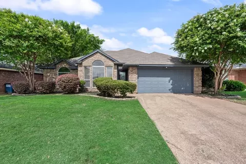 Exterior - 2907 Clairemont Ln, Euless, TX 76039 photo 3 of 5