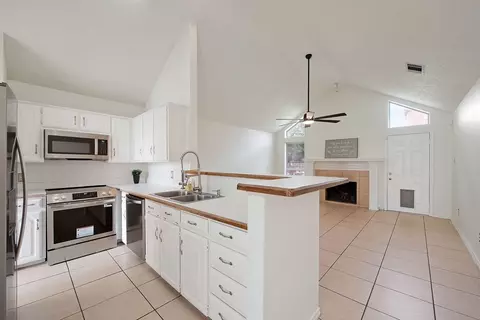 Kitchen - 2907 Clairemont Ln, Euless, TX 76039 photo 2 of 4