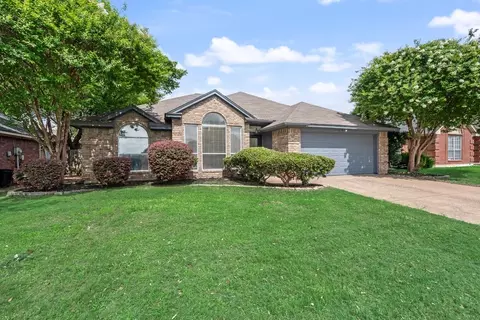2907 Clairemont Ln, Euless, TX 76039