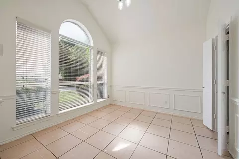 Living - 2907 Clairemont Ln, Euless, TX 76039 photo 1 of 6