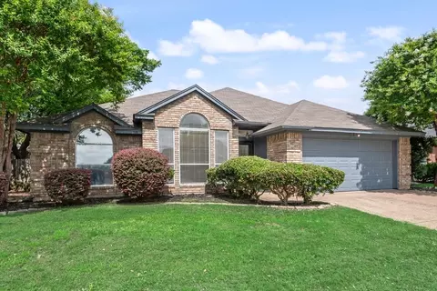 Exterior - 2907 Clairemont Ln, Euless, TX 76039 photo 2 of 5