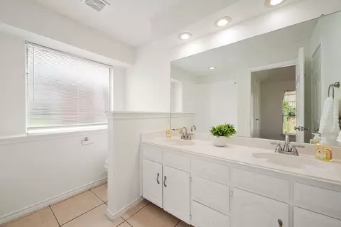 Bath - 2907 Clairemont Ln, Euless, TX 76039 photo 1 of 3
