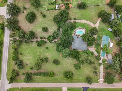 301 Ryan Ave, Burleson, TX 76028