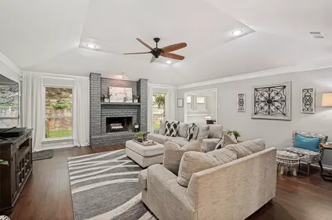 826 Cherlynne Dr, Cedar Hill, TX 75104