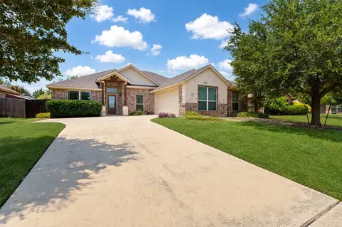215 Newcastle St, Waxahachie, TX 75165